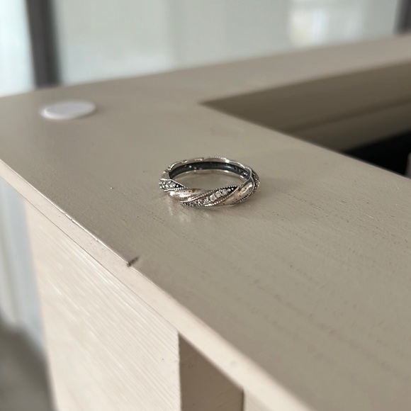 PANDORA Twist Ring - Picture 2 of 4